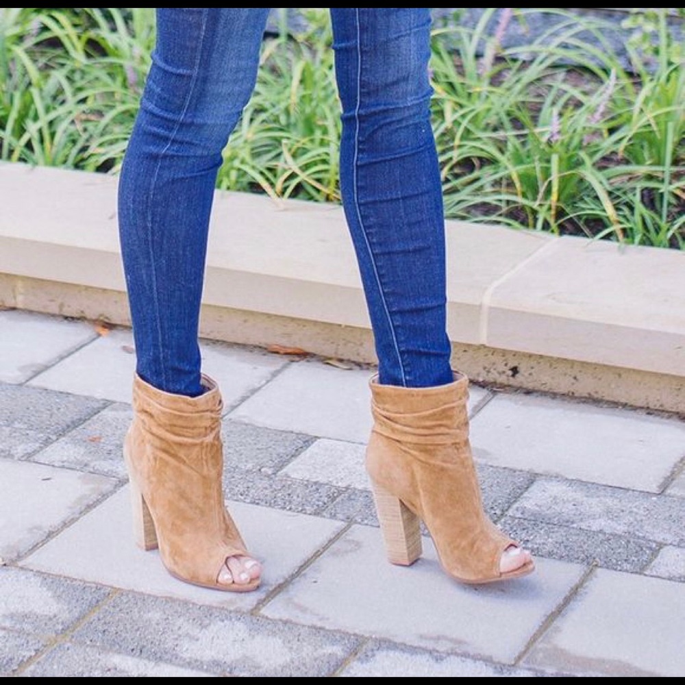 Chinese Laundry tan slouchy open toe booties sz 8